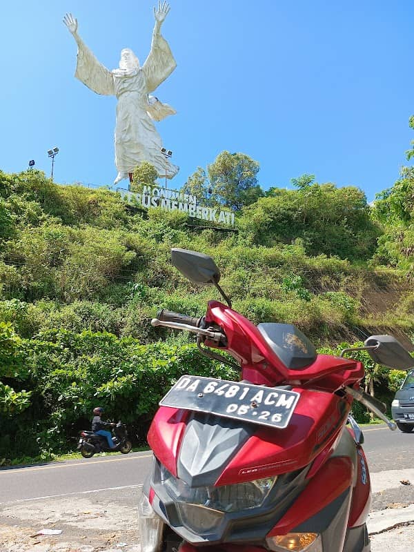 Patung Tuhan Yesus Memberkati! - Image 1