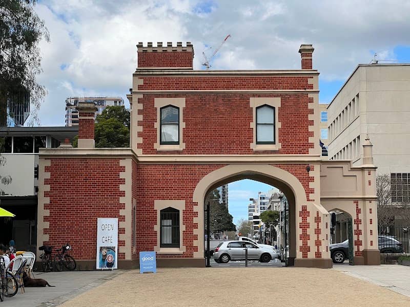 Tudor Gatehouse George St - Image 2
