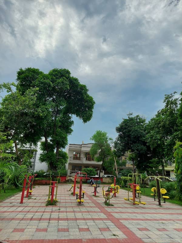 Swami vivekanand Park - Image 1