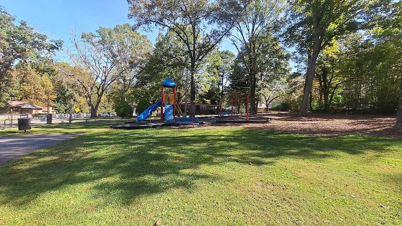 Lee Street Park - Image 2