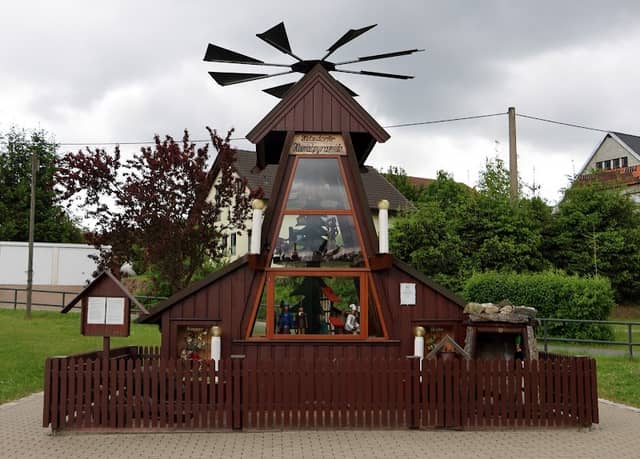 Pyramide Hetzdorf - Image 1