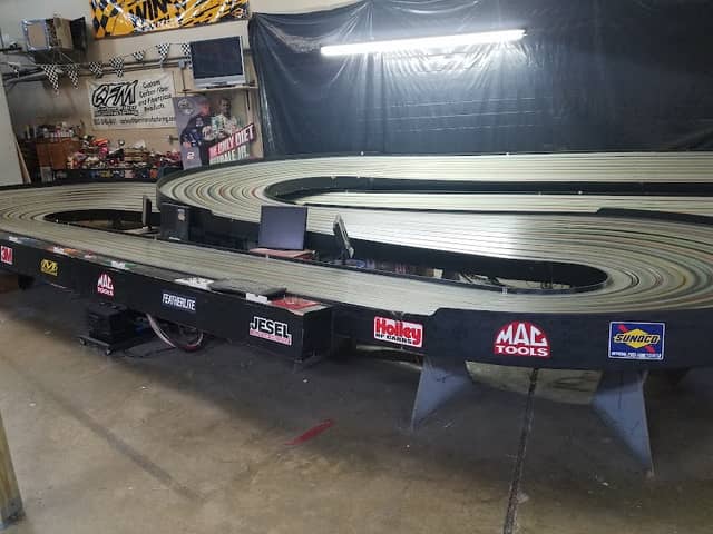 Slot Car Cave - Image 1