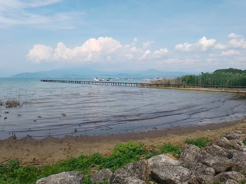 Passeggiata lungo lago Lugana Sirmione - Image 2