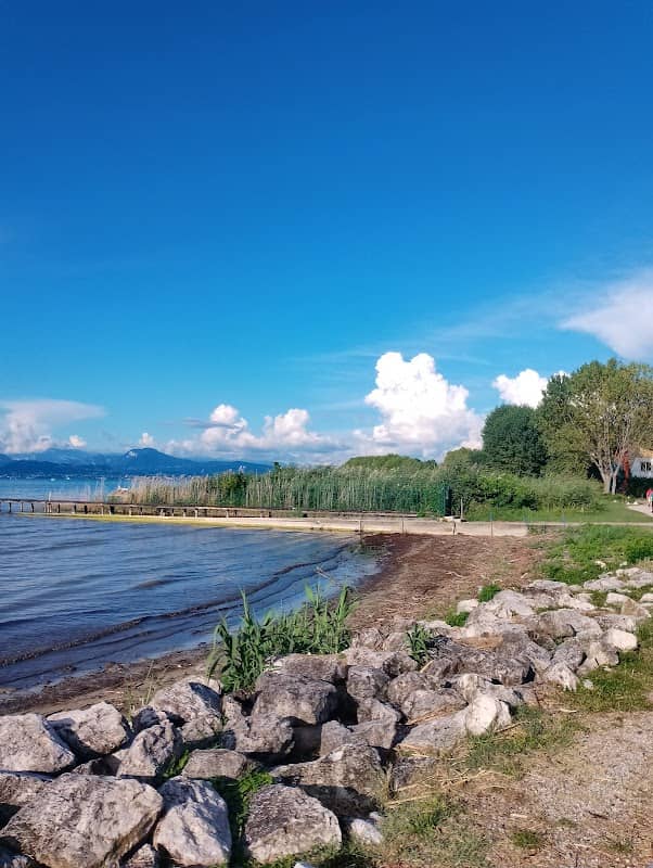 Passeggiata lungo lago Lugana Sirmione - Image 3