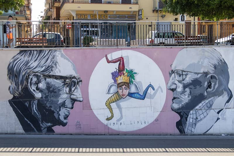 Murale “il muro degli eroi” - Image 1