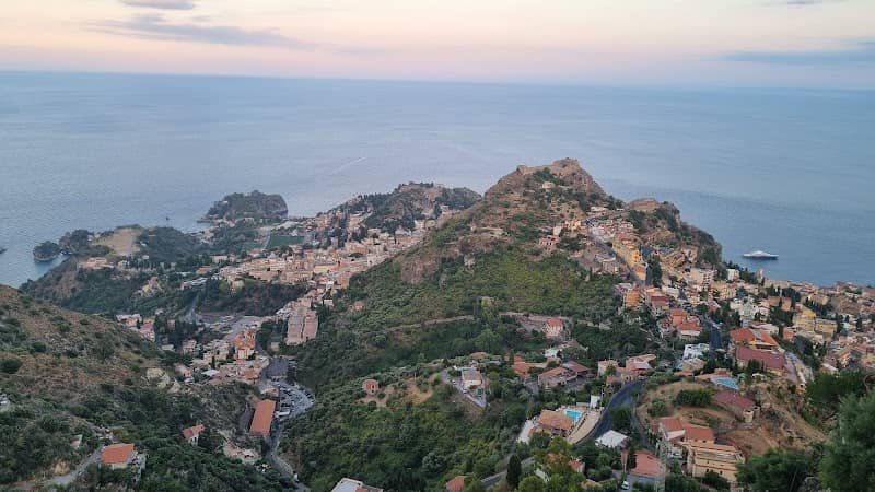 Secret ledge overlooking Taormina - Image 3