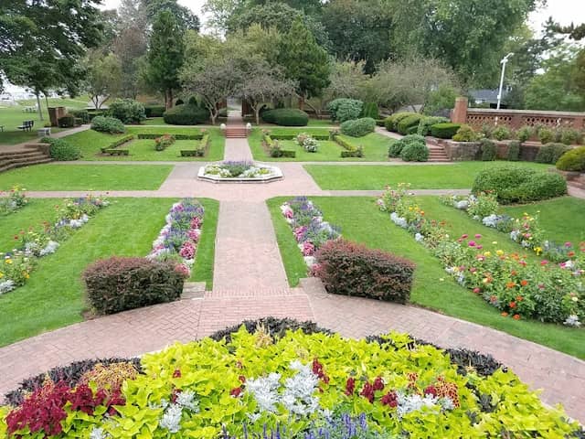 Lynch Park Rose Garden - Image 2