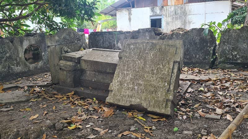 Historic Dutch grave - Image 1