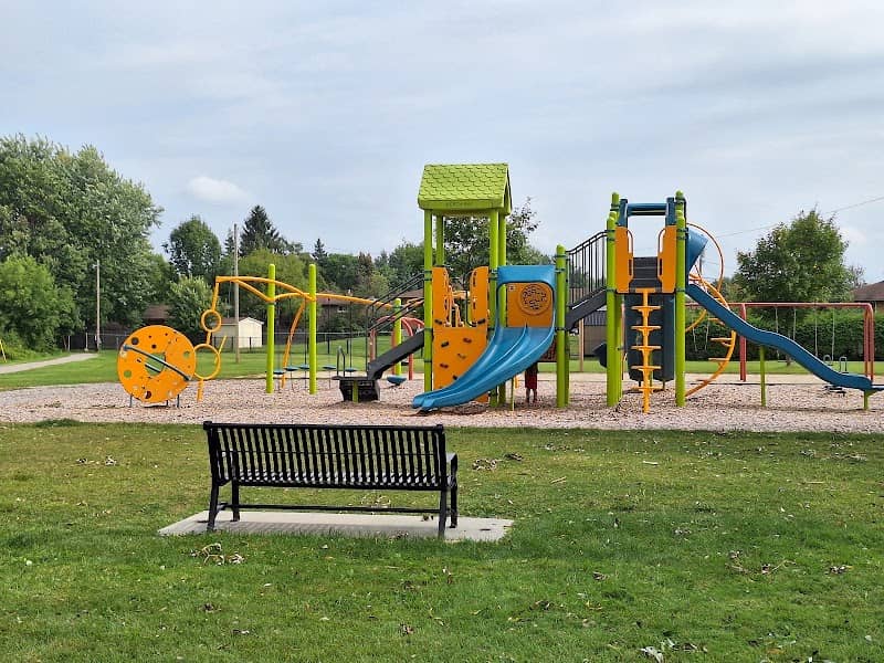 Superior Crescent Park - Image 1