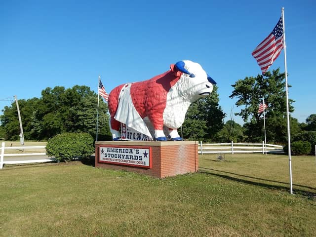 Large Cow Statue - Image 1