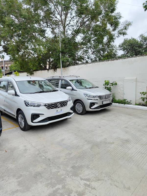 Shree momai texi service - Image 1