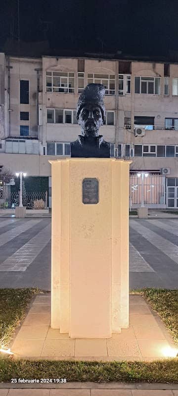 Statuia lui Mos Ion Roata - Image 2