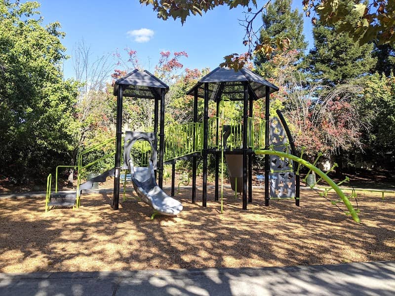 Reflections Mini Park - Image 1