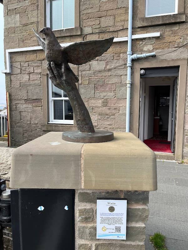 Winkie Sculpture - Image 2