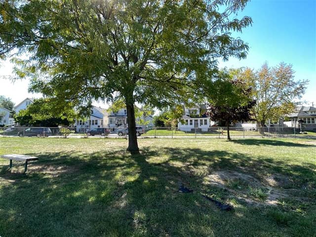 Bell Park - Image 2