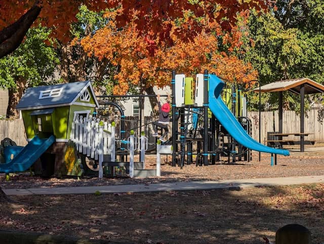 Tamarisk Park - Image 1