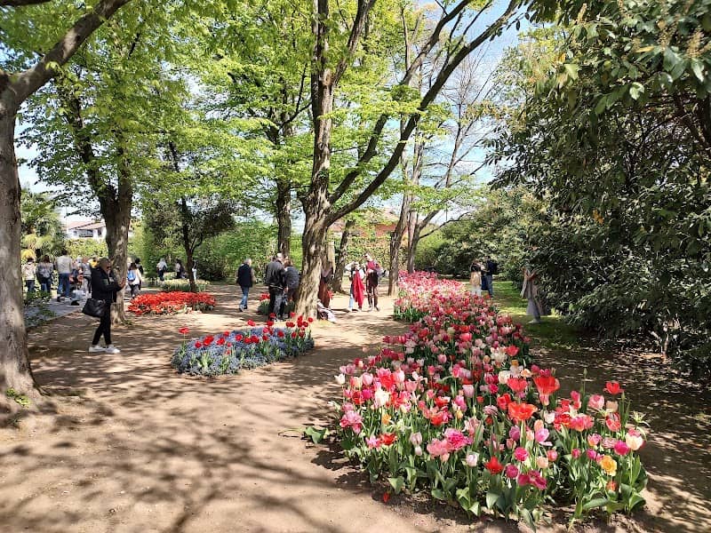 Viale delle aiuole fiorite - Image 1