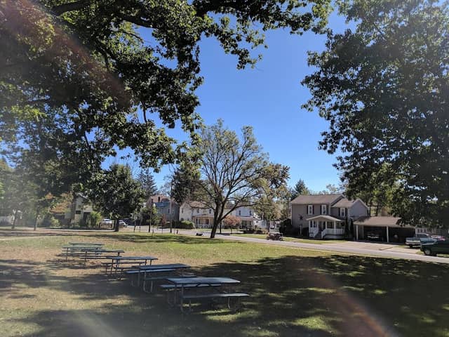 Robert's Grove - Image 2