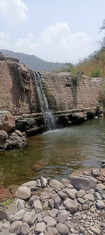 Small water fall - Image 1