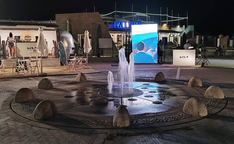Fontana di Piazza le Laudi - Image 1