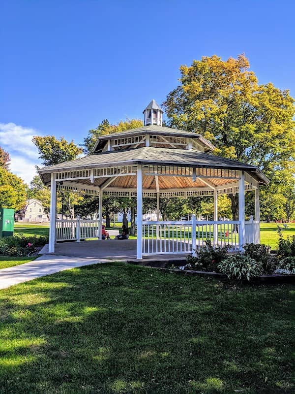 Ives Park - Image 1