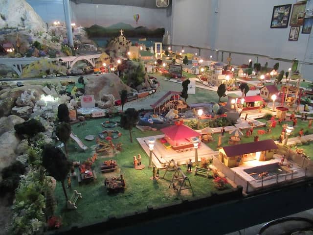 Tiny Town - Image 1
