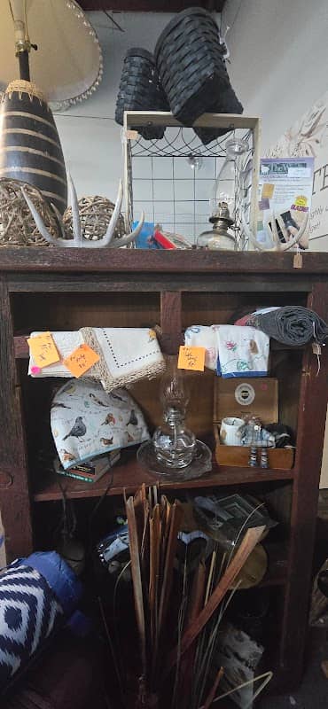 Chill & Deal Flea Market - Image 2