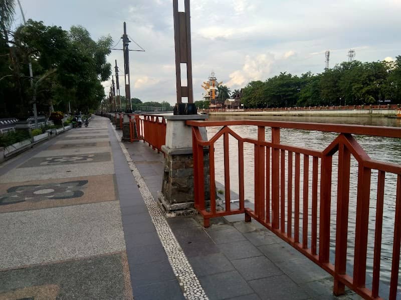 Taman Siring Sungai Martapura, Banjarmasin - Image 1