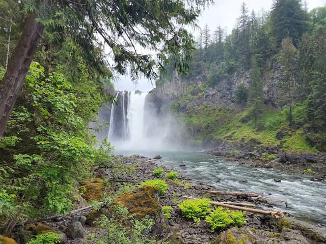 Snoqualmie Falls Boardwalk Observation Deck - Image 3
