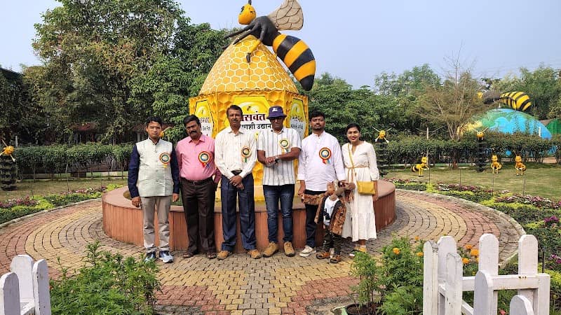 Vipani Bee House original honey bee - Image 1