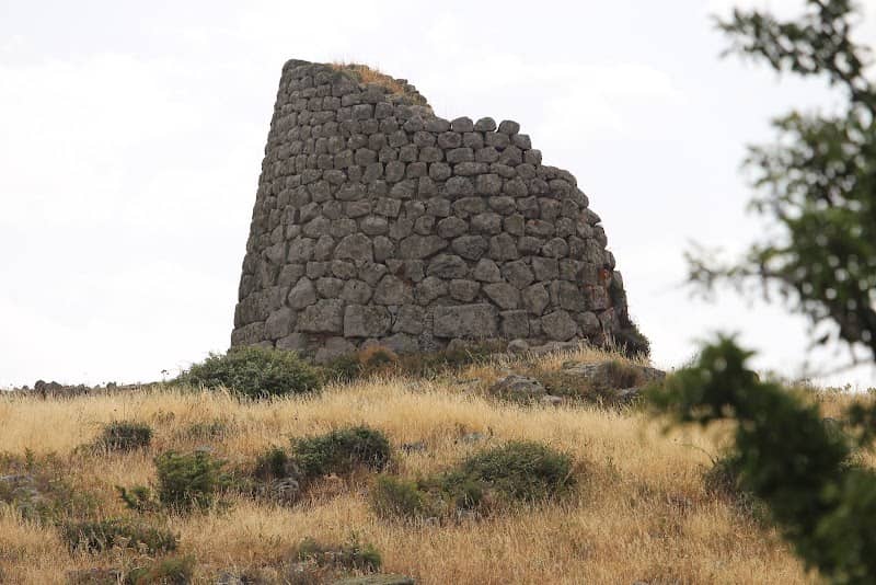 Necropolis of Filigosa and Nuraghe Ruggiu - Image 1