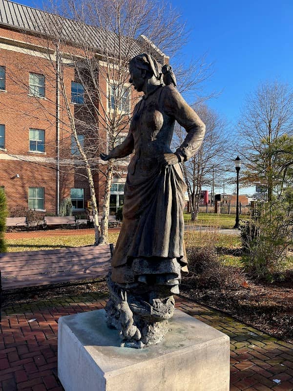 Harriet Tubman Statue - Image 1