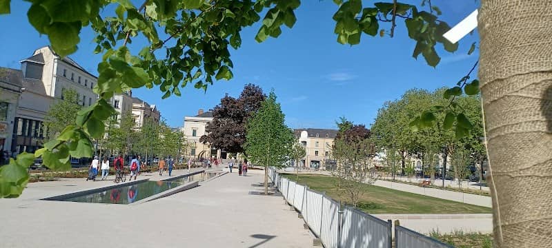 Place du 11 Novembre - Image 1
