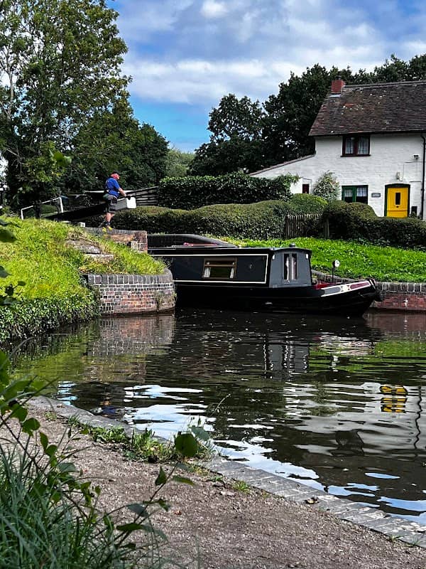 Lock 21, North Stratford Canal - Image 1