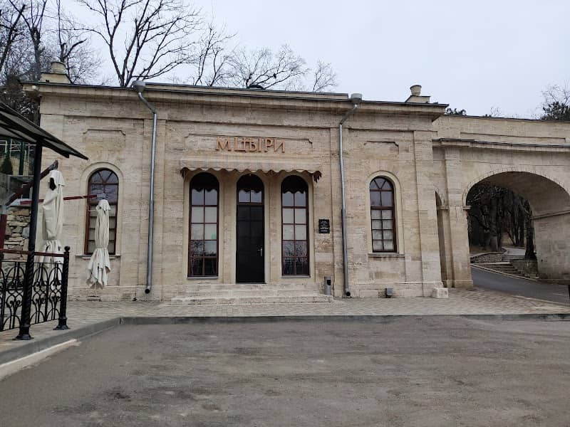 Akademicheskaya Galereya - Image 1