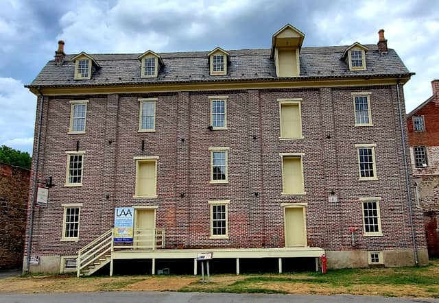 Colonial Industrial Quarter - Image 3