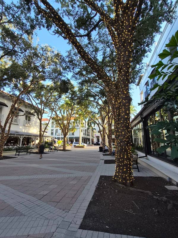 Naples Courtyard - Image 1