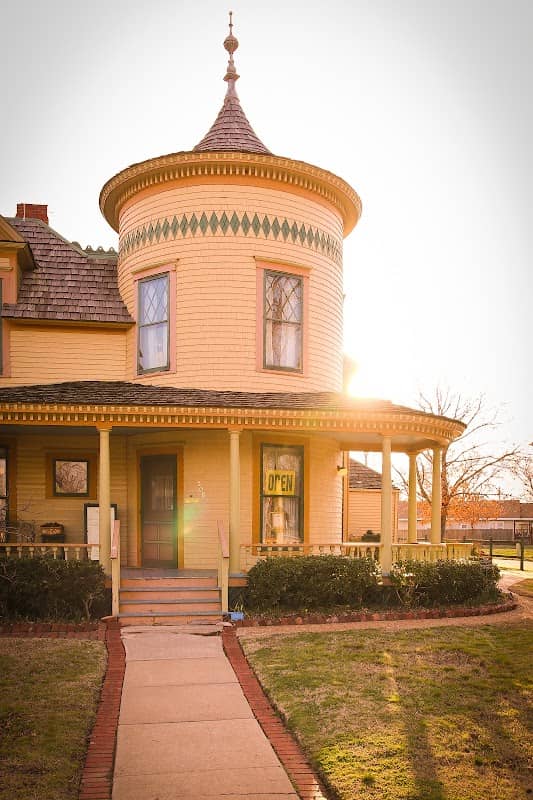 Moore-Lindsay Historical House Museum - Image 1