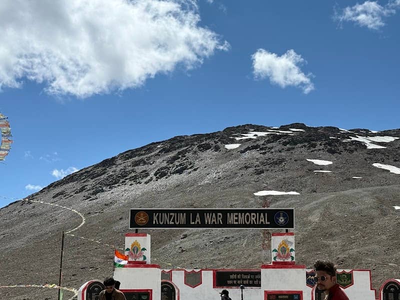 Kunzum La War memorial - Image 1