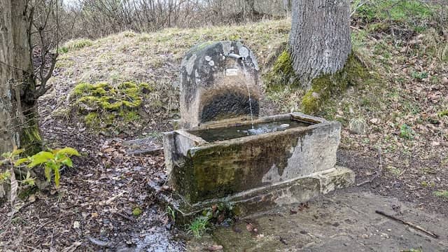 Quelle mit Brunnen - Image 1