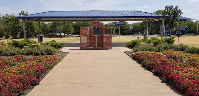 Oak Lawn Park - Image 2