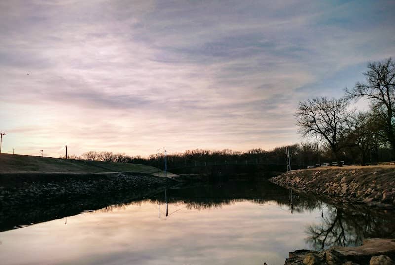 Riverside Park - Image 2