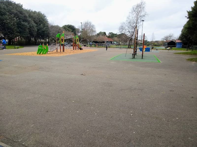 Redhill Park - Image 2