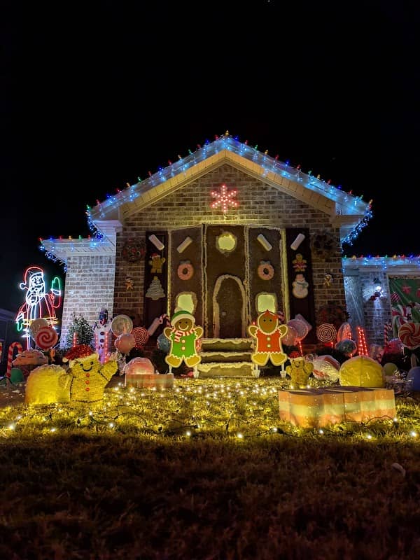 Gingerbread Lane ( Christmas light show) - Image 1