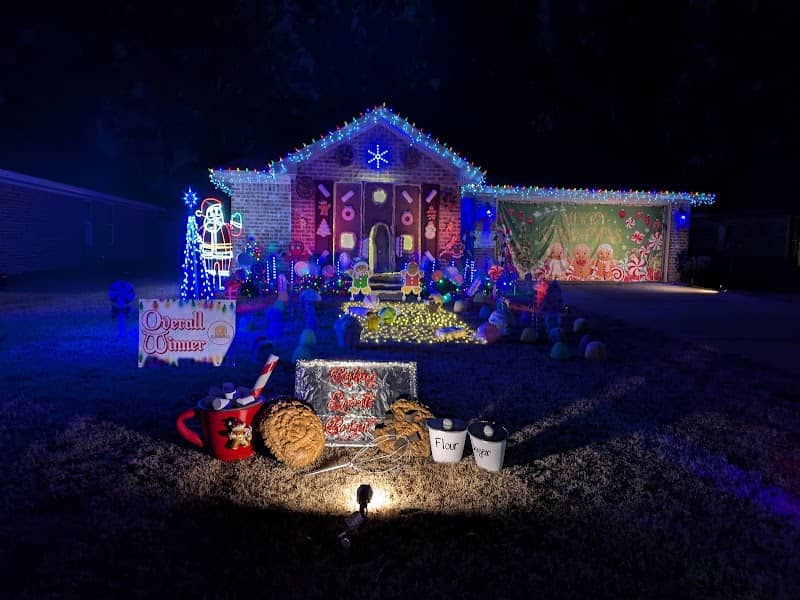 Gingerbread Lane ( Christmas light show) - Image 2