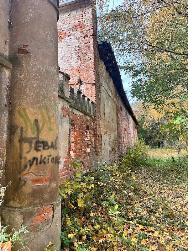 Ruiny bramy pałacowej w Falentach - Image 2