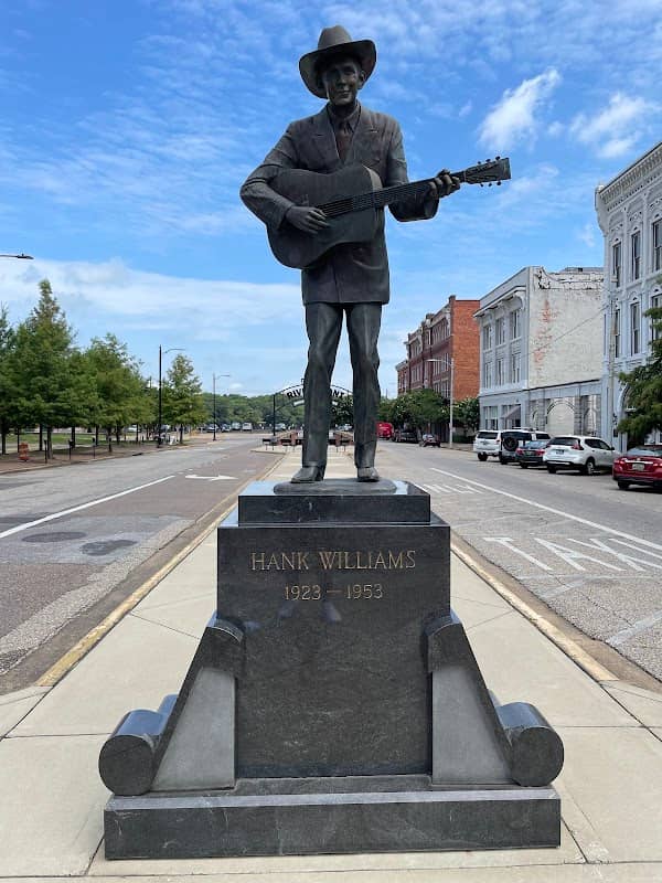 Hank Williams Statue - Image 1