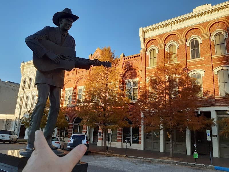 Hank Williams Statue - Image 3