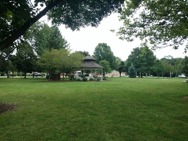 Yorkville Town Square - Image 2