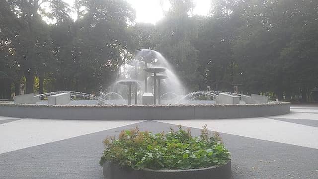 Motylia Fountain - Image 2